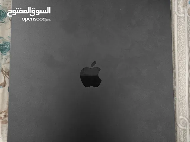 iPad Pro 11 (13-inch) + keyboard