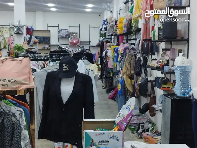 مجمع متكامل للاجار وبيع كل مافيه من ملابس سبالت عدد3 ستان عدد25 مجهز بكامرات حمايه وانترنت