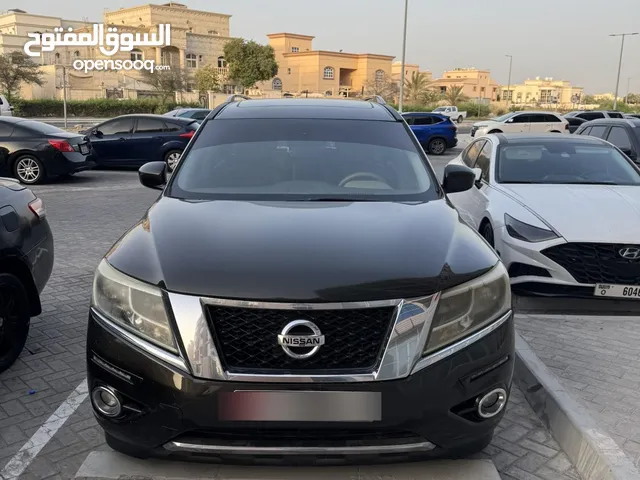 Nissan pathfinder 2015 Full Option GCC