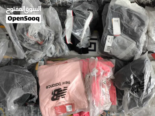 متوفر ملابس نيو بلنس الاصلي رياضية نسائي..  الاعداد مكتوبة علصور..  فقط ذني الاعداد