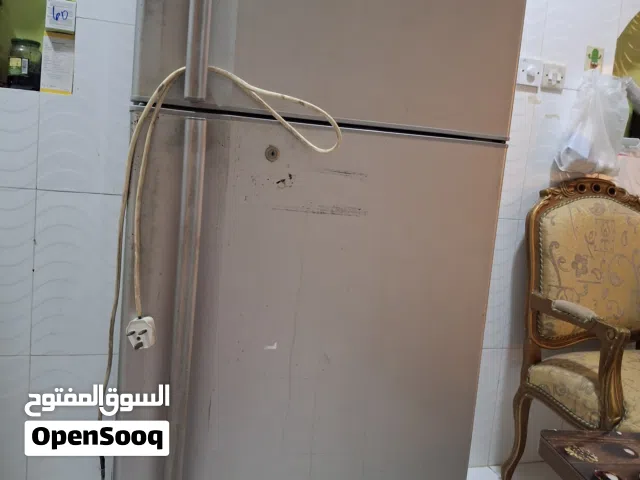 ثلاجة حجم كبير نظيفة وتبريد ممتاز