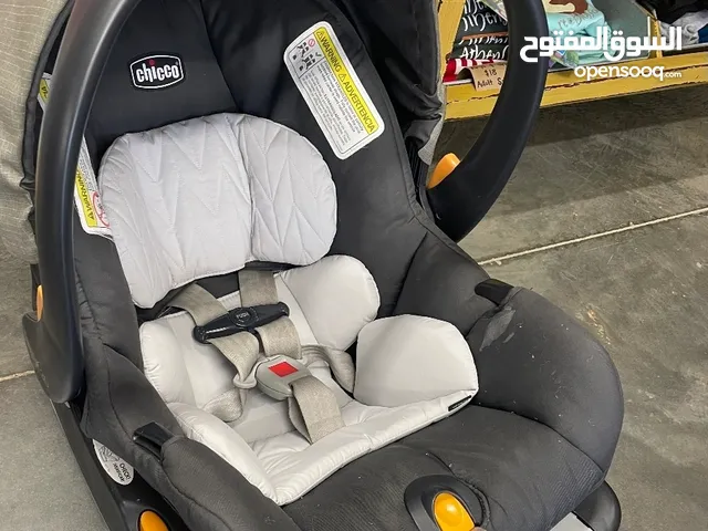 chicco keyfit 30 car seat with base included.. in a very good condition. very light usage