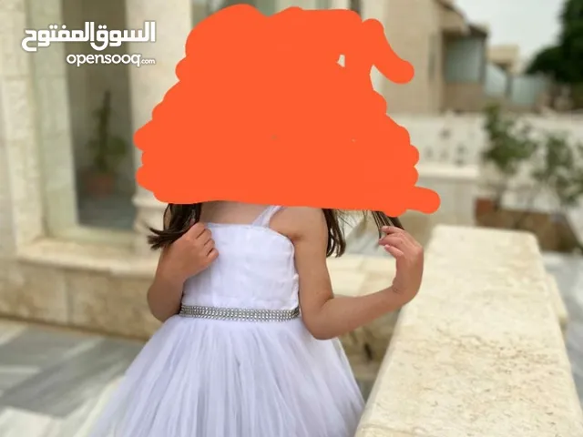 فستان ابيض لبسه واحده فقط