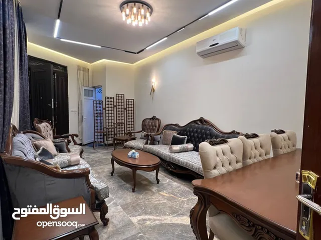 160 m2 3 Bedrooms Villa for Rent in Baghdad University