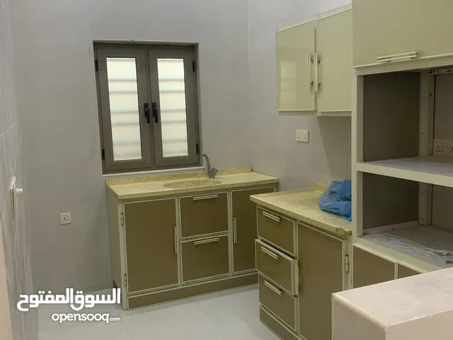 130 m2 1 Bedroom Apartments for Rent in Basra Tahseneya