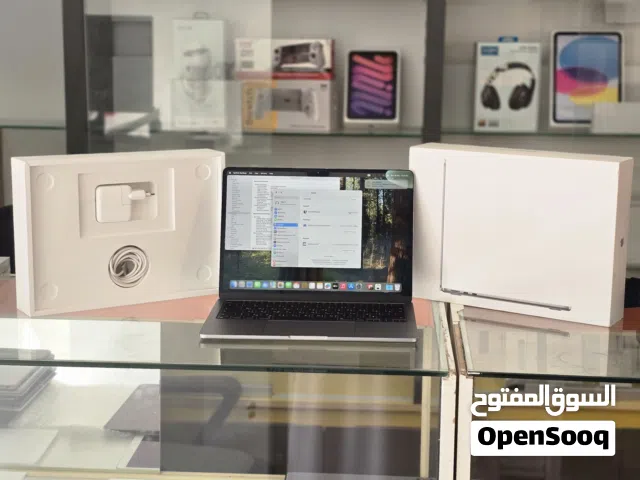 MacBook Air M2 — 8GB RAM — 256GB SSD