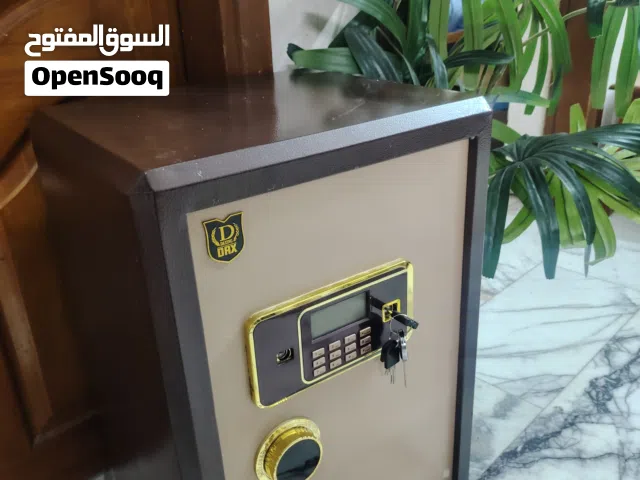 قاصة امان للبيع ماركة DAX قاصة نضيفة جدا استعمال قليل وامنة