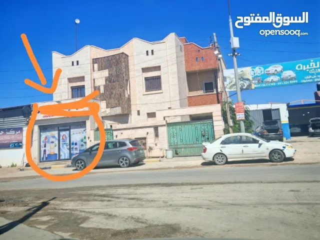 محل للإيجار  يمكن يكون مكتب خدمات أو محل تجاري عين زارة طريق المشتل