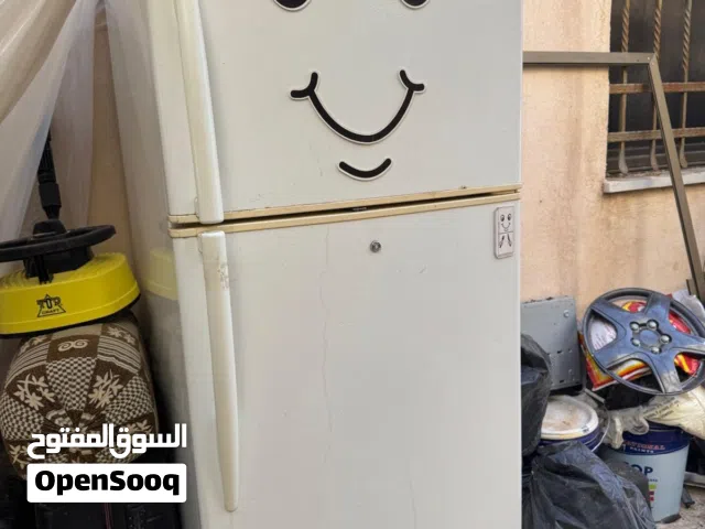 ثلاجة مستعملة بحالة الجديد لون ابيض ثلاجة + فريزر