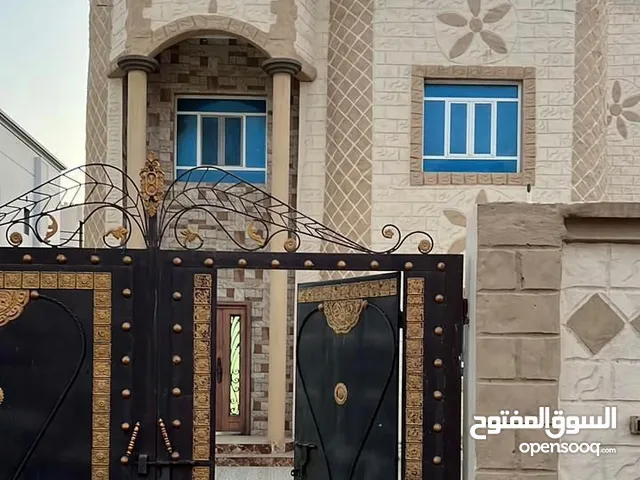 بيت للبيع من طابقين في المعبيلة قريب نستو جاهز ومؤجر