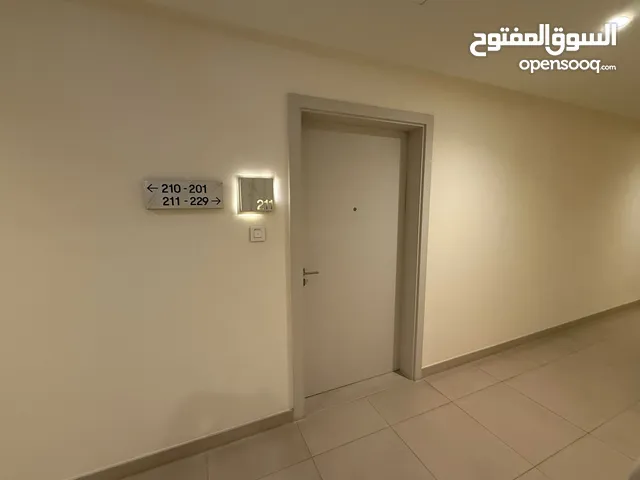استوديو للبيع في مراسي شورز
