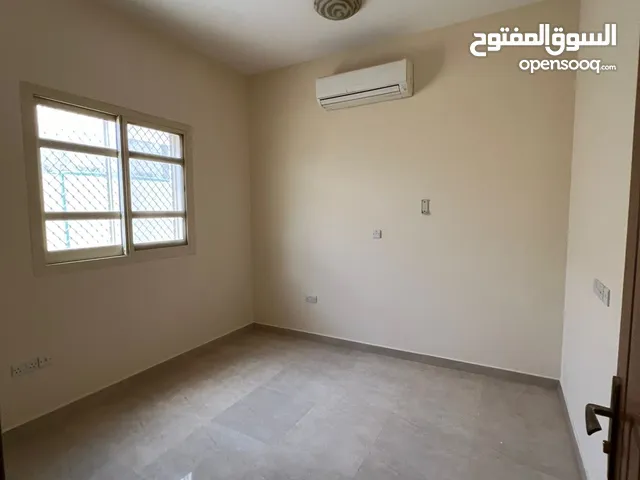 : شقة فاخرة للإيجار في إمارة العين / المرخانية   غرفتين وصاله   