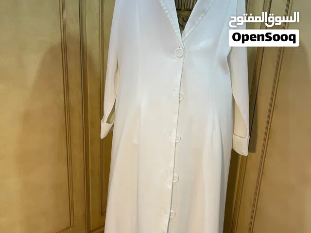 بليزر اوف وايت مع بنطلون مقاس 4 و حجاب اوف وايت  السعر 15
