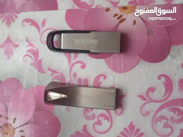 وحدتا فلاش للبيع, 8Gb من Samsung (USB 2.0) و 16Gb (USB 3.0) من SanDisk