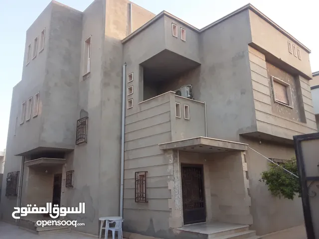 400 m2 5 Bedrooms Townhouse for Rent in Tripoli Edraibi