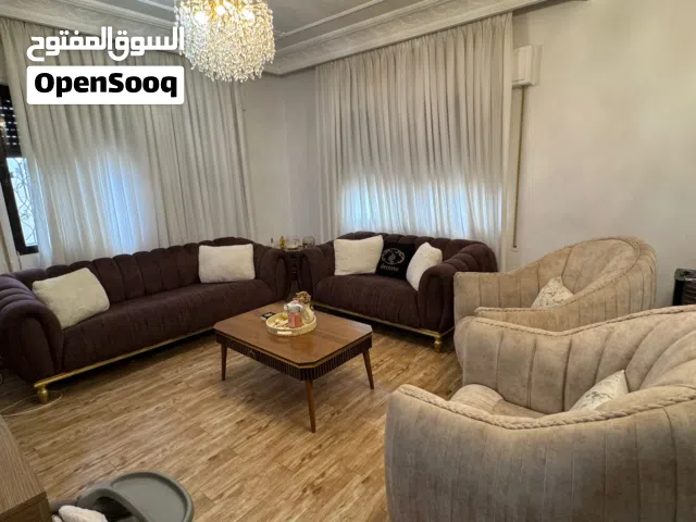 للبيع المستعجل طقم كنب فاخر 8 مقاعد نظيف