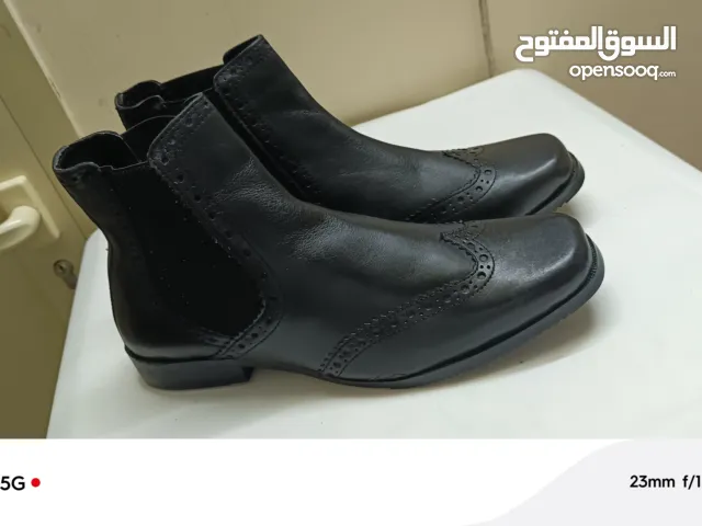 black brogue designer chelsea