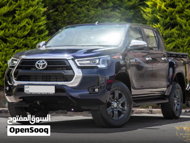 Toyota Hilux 2023  البكب وارد و كفالة الوكيل و قطع مسافة 9,800 كيلو متر