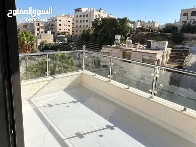 متوفر شقق طابق اول وثاني وشقة شبه أرضية لم تسكن وبسعر مغري عرض خاص في أرقى واجمل مناطق الجاردنز