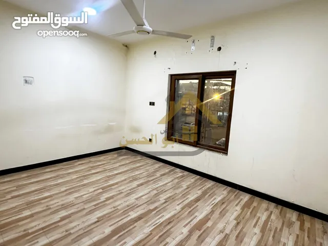 مشتمل للايجار في منطقة حي المدراء تجاري قرب الشارع العام بمساحة 100 متر.#18.