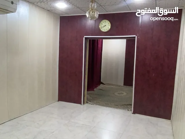 200 m2 5 Bedrooms Townhouse for Rent in Basra Juninah