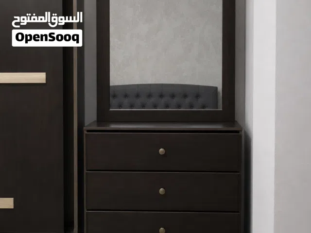 غرفة نوم بحالة جيدة جدًا للبيع