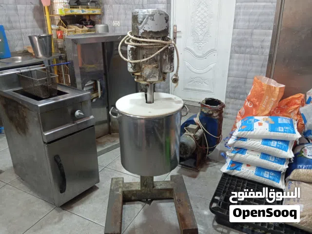 عده مطعم ماكنه حمص + هوت +شفاط+مقلى بطاط+ثلاجه دانلوب أصلي ومقلى فلافل