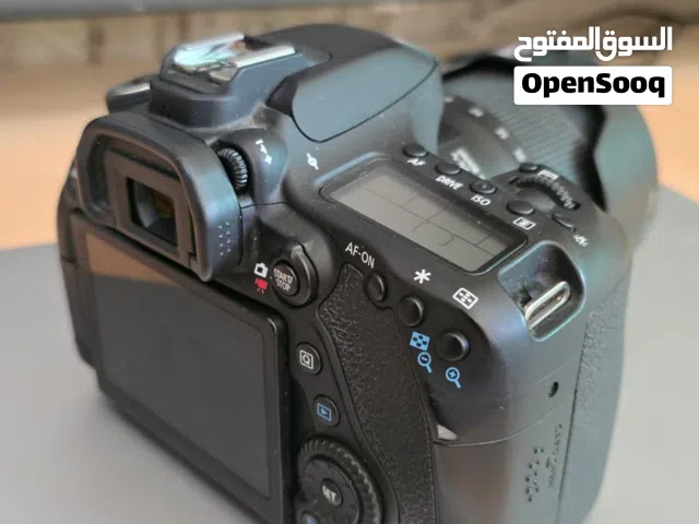 canon EOS 80D مع عدستين وملحقاتها