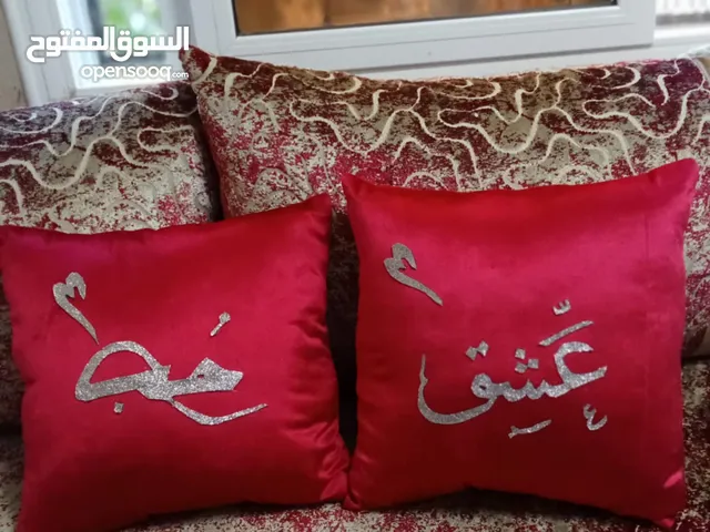 وسادات عصرية لتزين الغرف و المنازل حسب رغبتكم و طلبكم