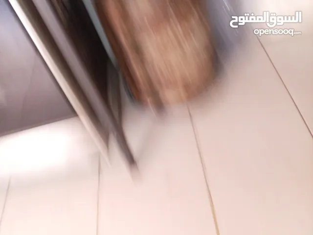 محل خياطه  وتعديلات للبيع في صنعاء شارع جمال  شارع فرعي + اثاث بيت كامل