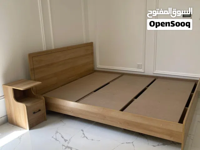 سرير مع تسريحه مع طاوله جني السرير