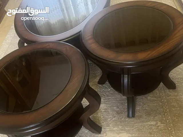 طاولات خشبه وسط زانا اصلي بحاله الوكاله
