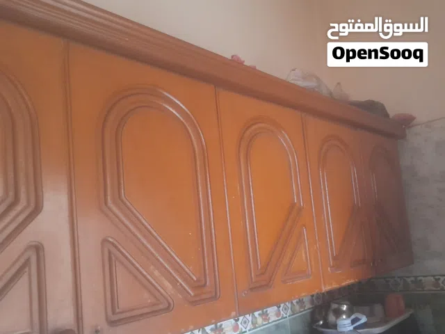 متوفر دولاب مطبخ مقضوض نطيف كما في الصور