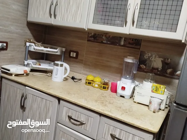 مطبخ قطعتين مقاس متر و نص للبيع بسعر 3500 البيع لدواعي السفر