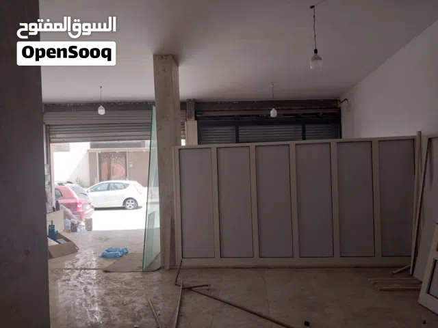 محل . يمشى مكتب . او مخزن . 100م . ايجار . بلقرب من جامعة الحاضره . زاوية الدهمانى.