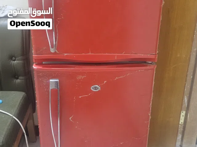 السلام عليكم ثلاجه مستعمله نظافه 75% لون حمراء ثلاجه شغاله من ناحيه الفريز و التبريد 100/100