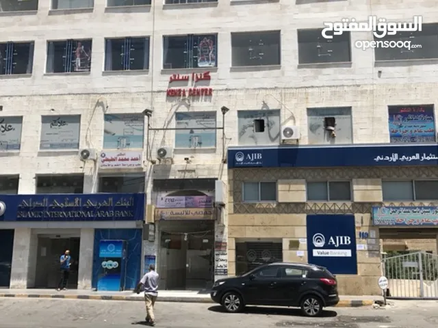 طبربور - مكتب يصلح عياده او مكتب تجاري في منطقه تجاريه و حيويه - الشارع الرئيسي