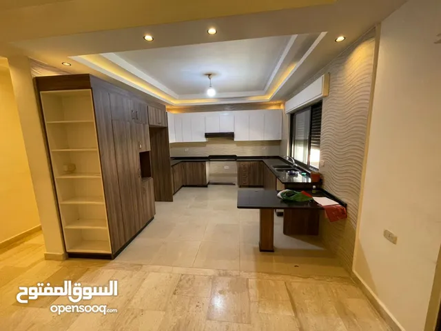 شقه طابق اول فاخره سوبر ديلوكس للايجار في مرج الحمام خلف المدارس العالميه طريق المطار