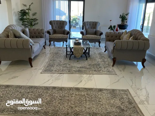 طقمين كنب للبيع بحالة ممتازة جدا جدا