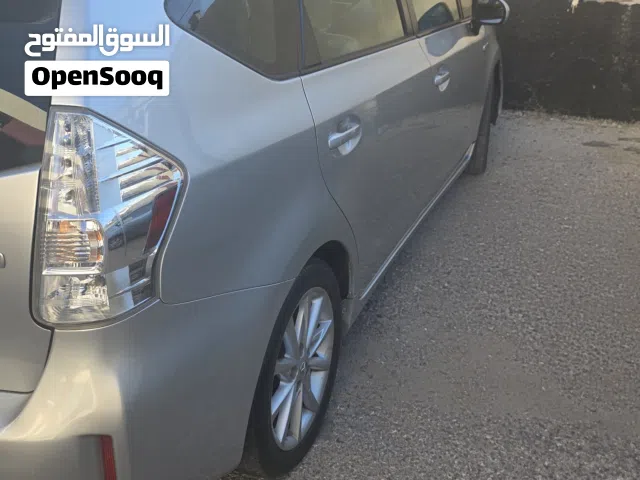 2014 تويوتا بريوس Prius+