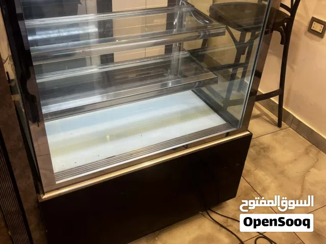 تلاجة عرض حلويات للبيع شغالة