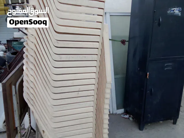 24 كرسي بلاستيك للبيع مًسِتٌعٌمًلَ بًحًآلَةّ آلَوٌکْآلَهّ