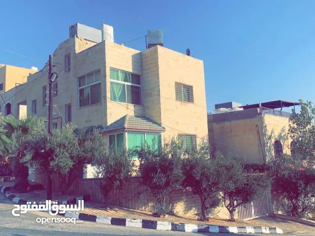 210 m2 3 Bedrooms Townhouse for Sale in Salt Al Maghareeb