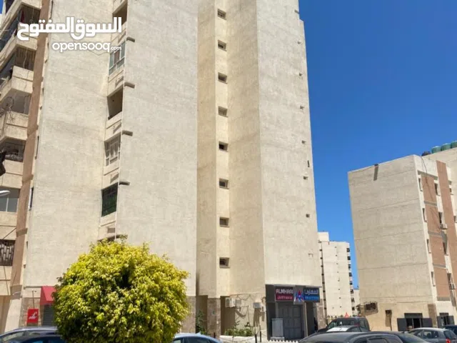 للبيع محل مساحتة 3.5 × 5 للبيع في موقع حيوي بعمارات النوق البيض