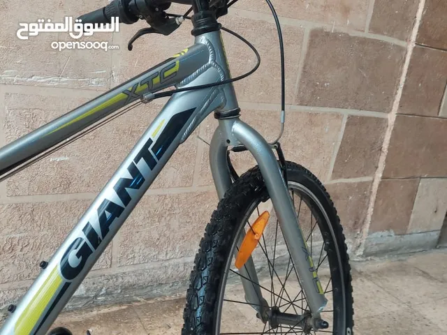 دراجة هوائية نوع Giant للبيع