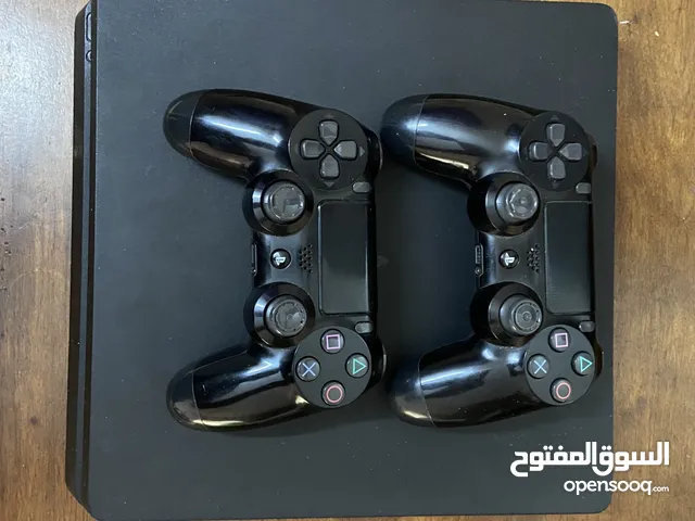 PS4 مستعمل نظيف وبحالة الوكاله مع 2 كنترولر