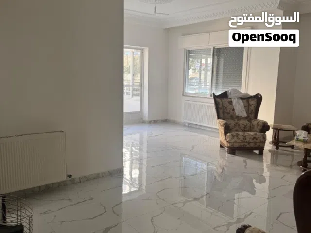 شقه فارغه للايجار ضاحية الرشيد