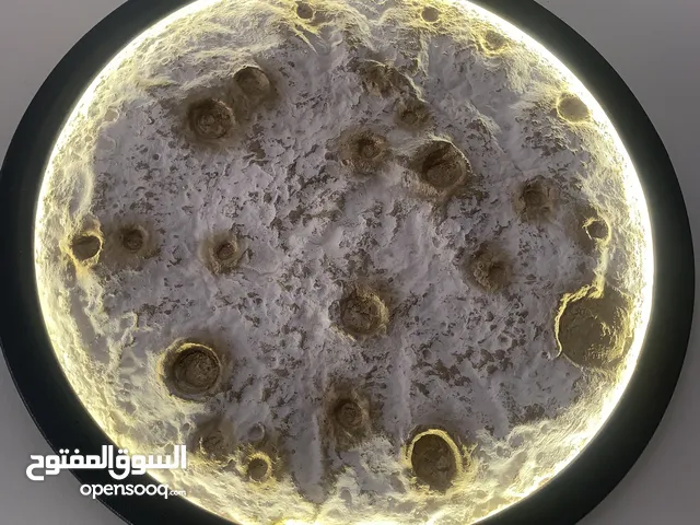 قمر مضيئ للبيع قابل للتفاوض