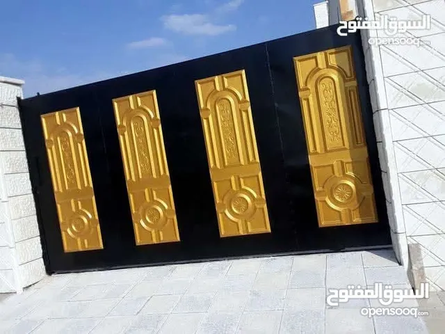 بوابة حديد ثقيل