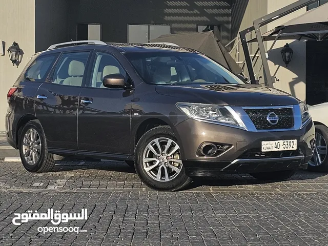 Nissan Pathfinder 2015 in Mubarak Al-Kabeer